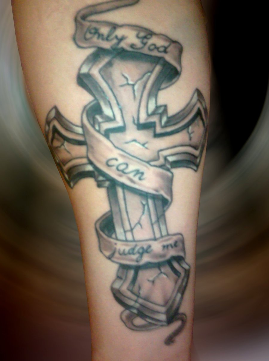 татуировка с крестом